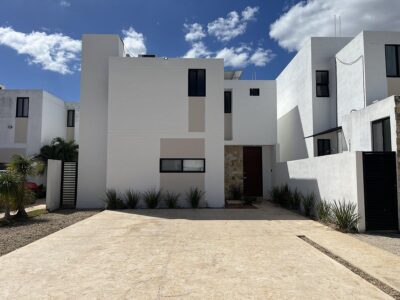 casa en venta / renta en Merida- privada Aleza residencial- 3 habitaciones