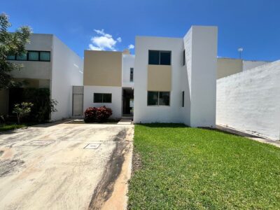 casa en renta en Conkal- 3 habitaciones y gran terreno con piscina (amueblada)